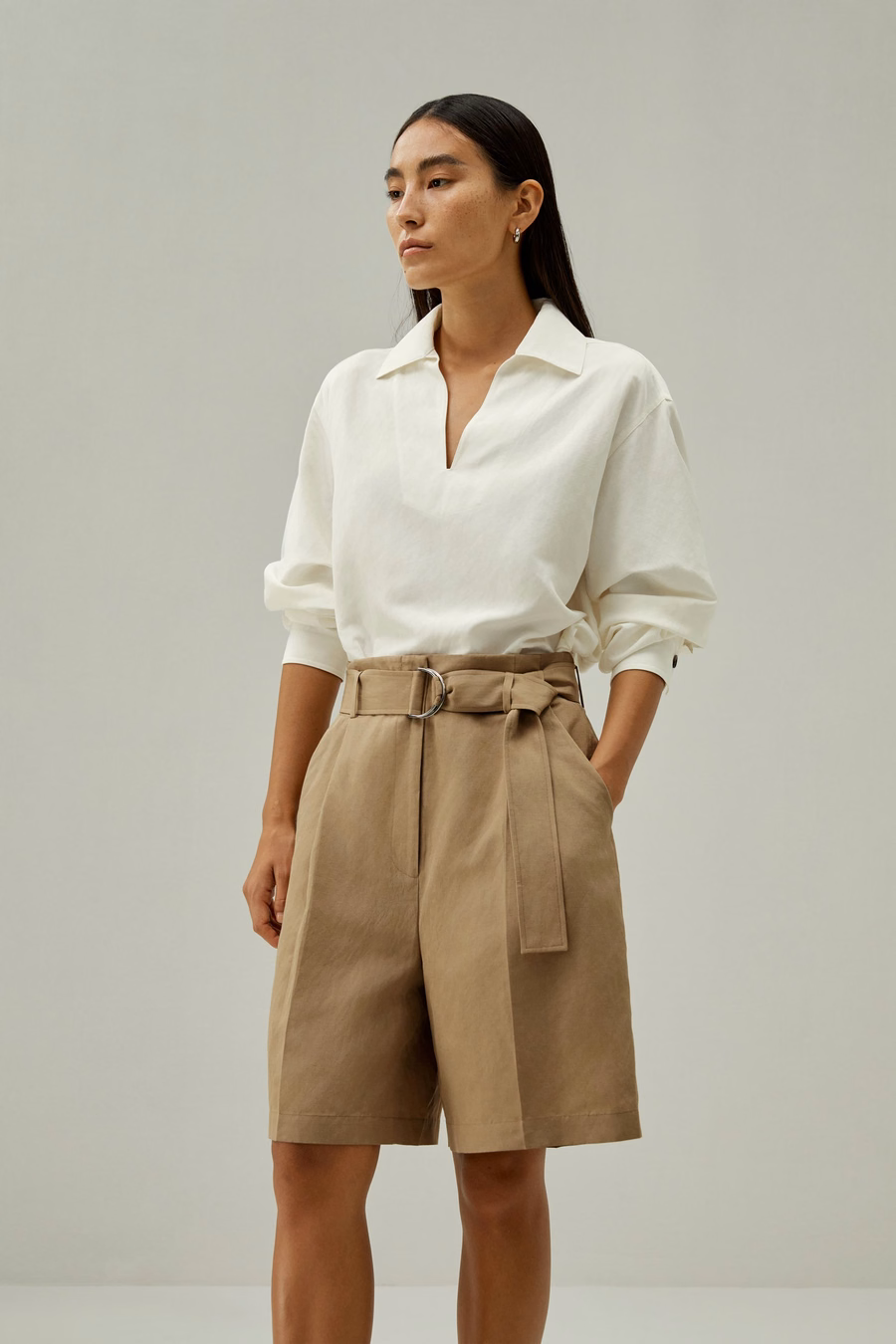 Chic pantalones cortos de mezcla de seda y lino