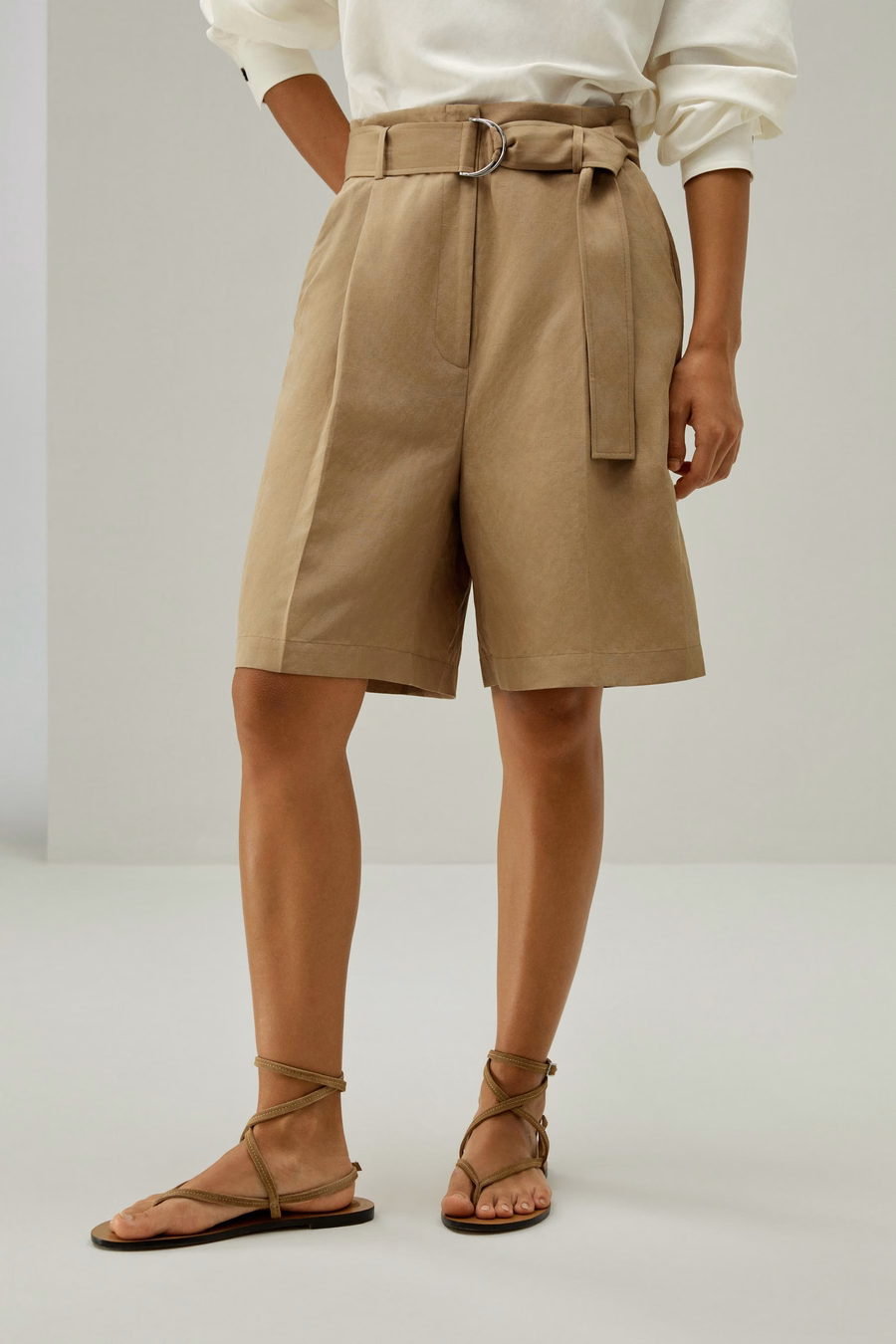 Chic pantalones cortos de mezcla de seda y lino