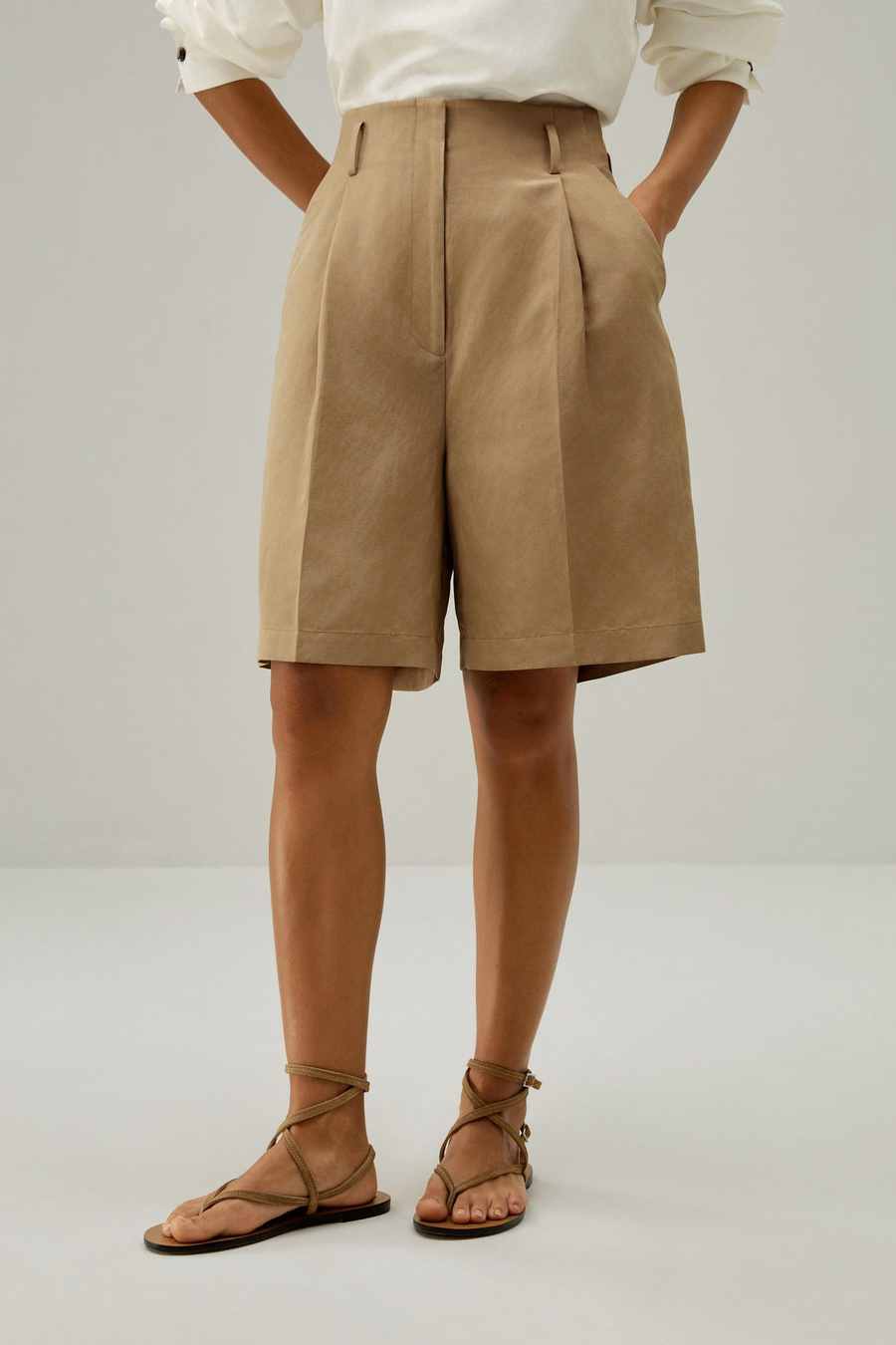 Chic pantalones cortos de mezcla de seda y lino