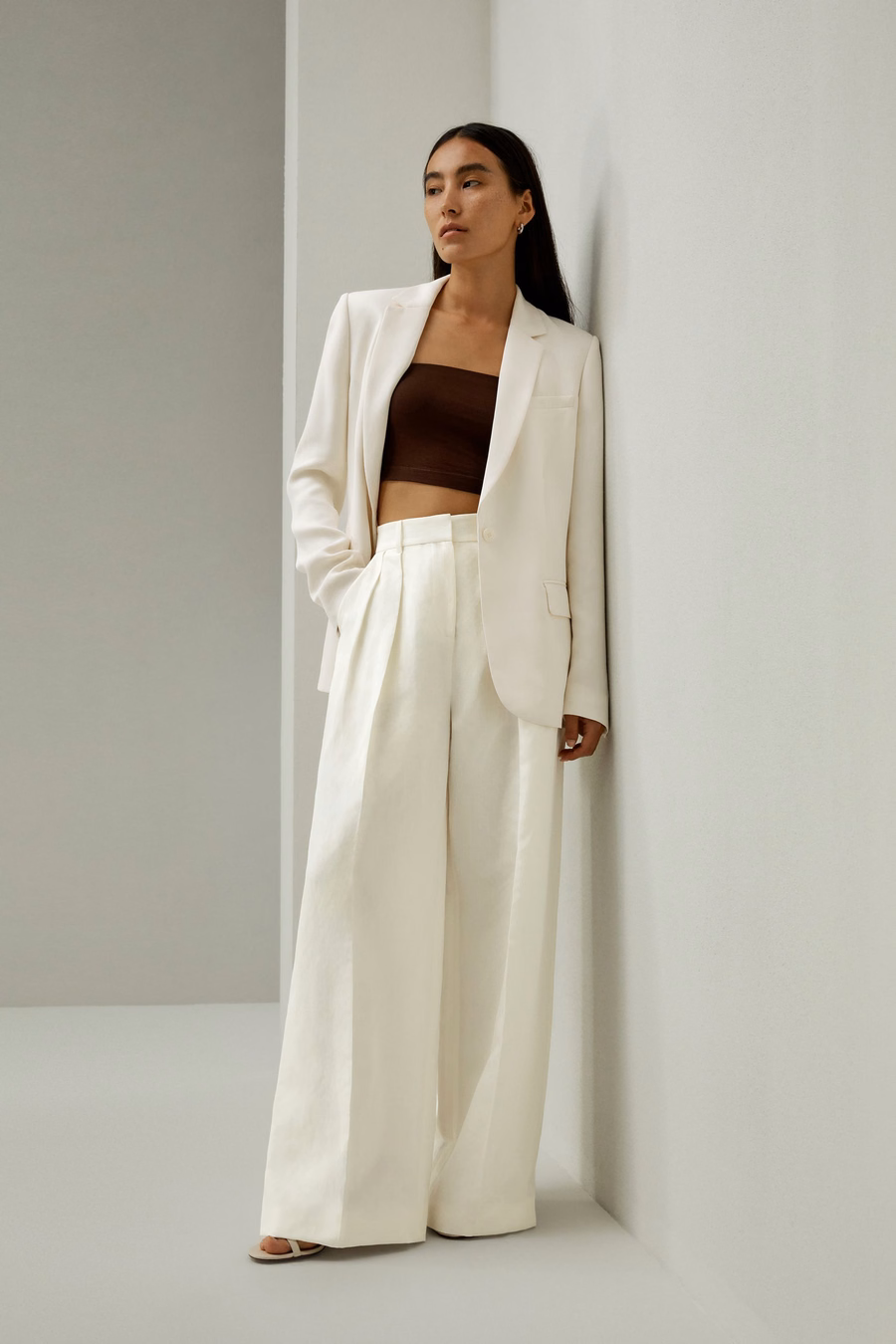Pantalones de mezcla de seda y lino con pliegues frontales