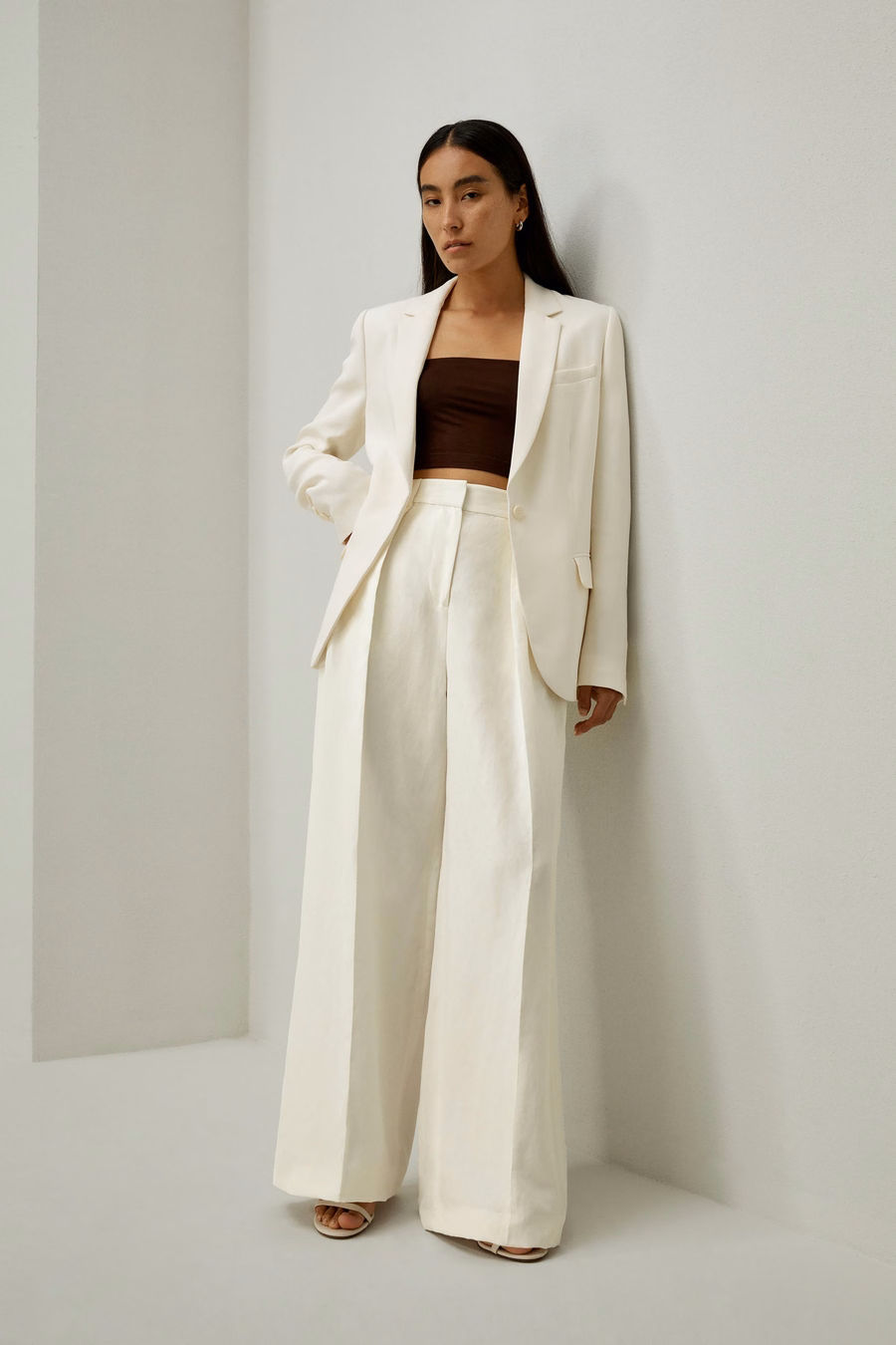 Pantalones de mezcla de seda y lino con pliegues frontales