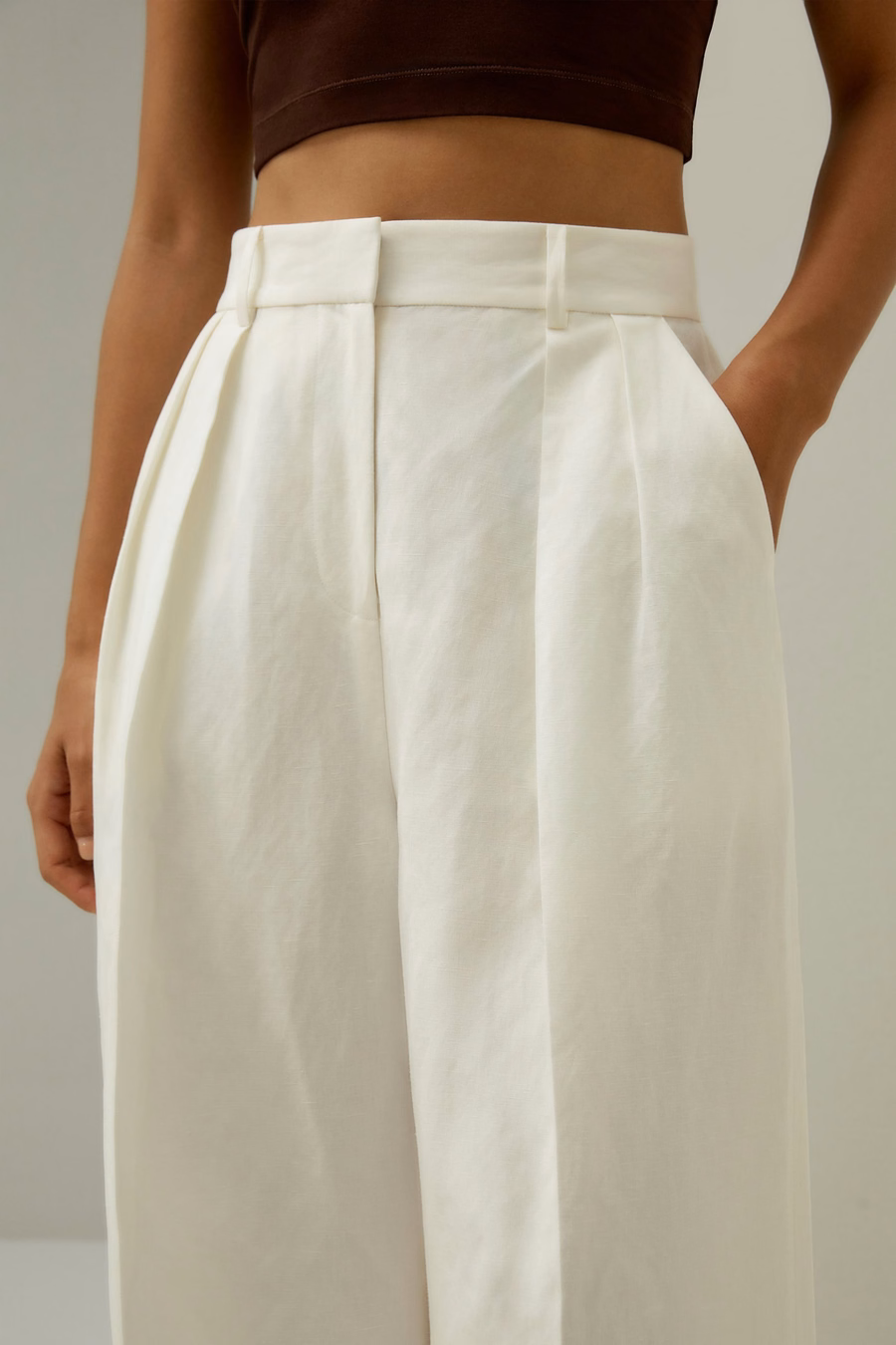 Pantalones de mezcla de seda y lino con pliegues frontales