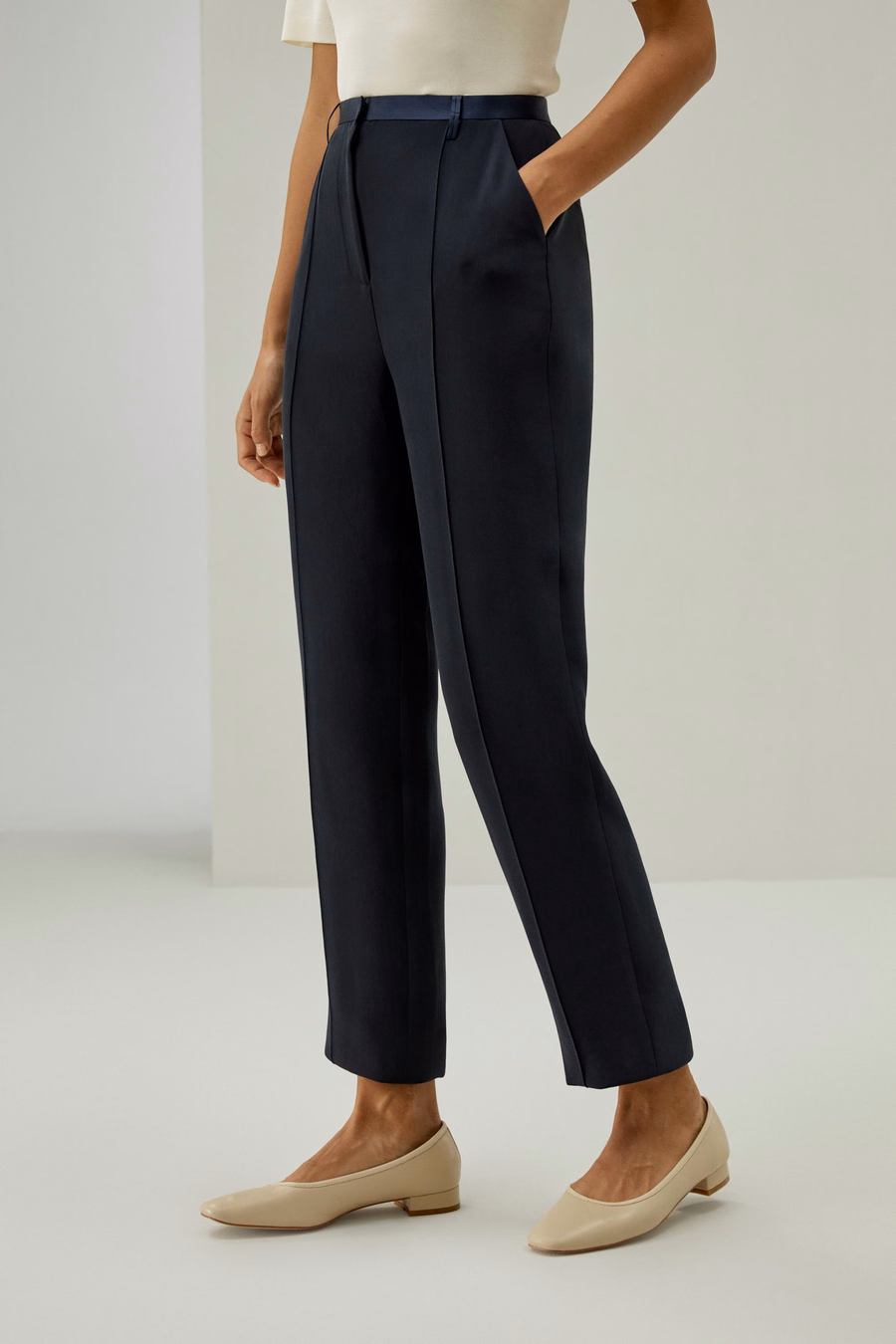 Pantalones ajustados sofisticados y ajustables en los tobillos