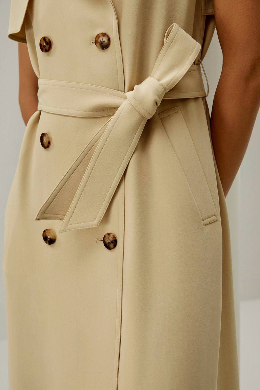 Vestido Trench Sin Mangas Sofisticado