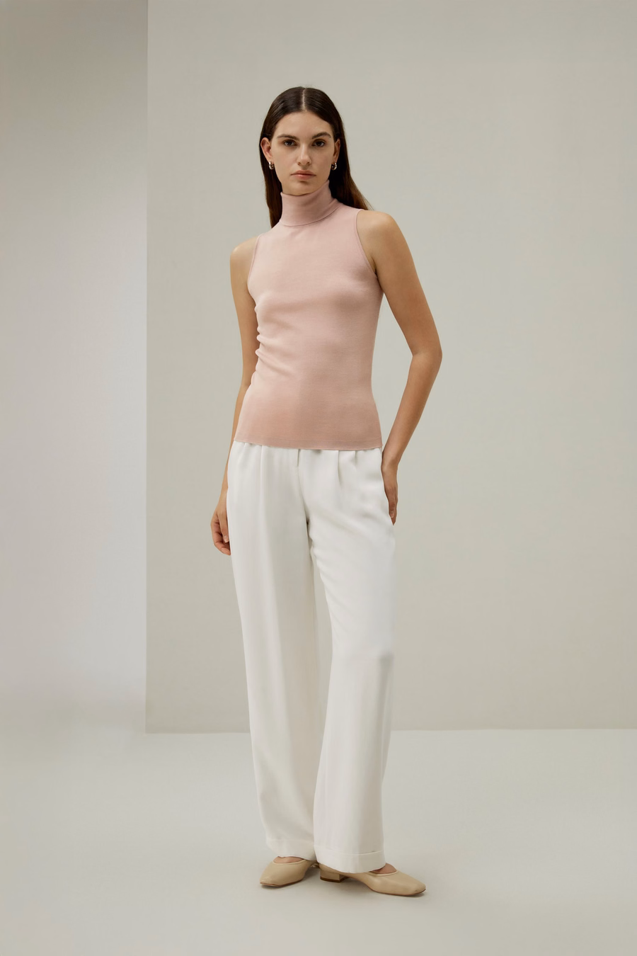 Top Sin Mangas de Cuello Alto Minimalista