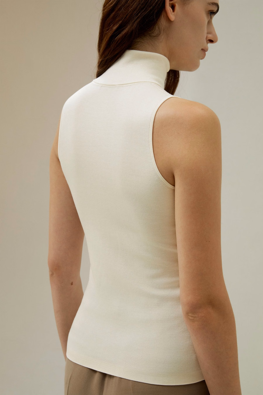 Top Sin Mangas de Cuello Alto Minimalista