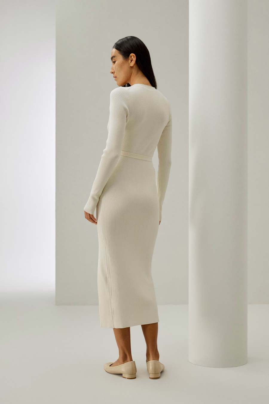 Vestido de seda tricotado elegante con frente envuelto