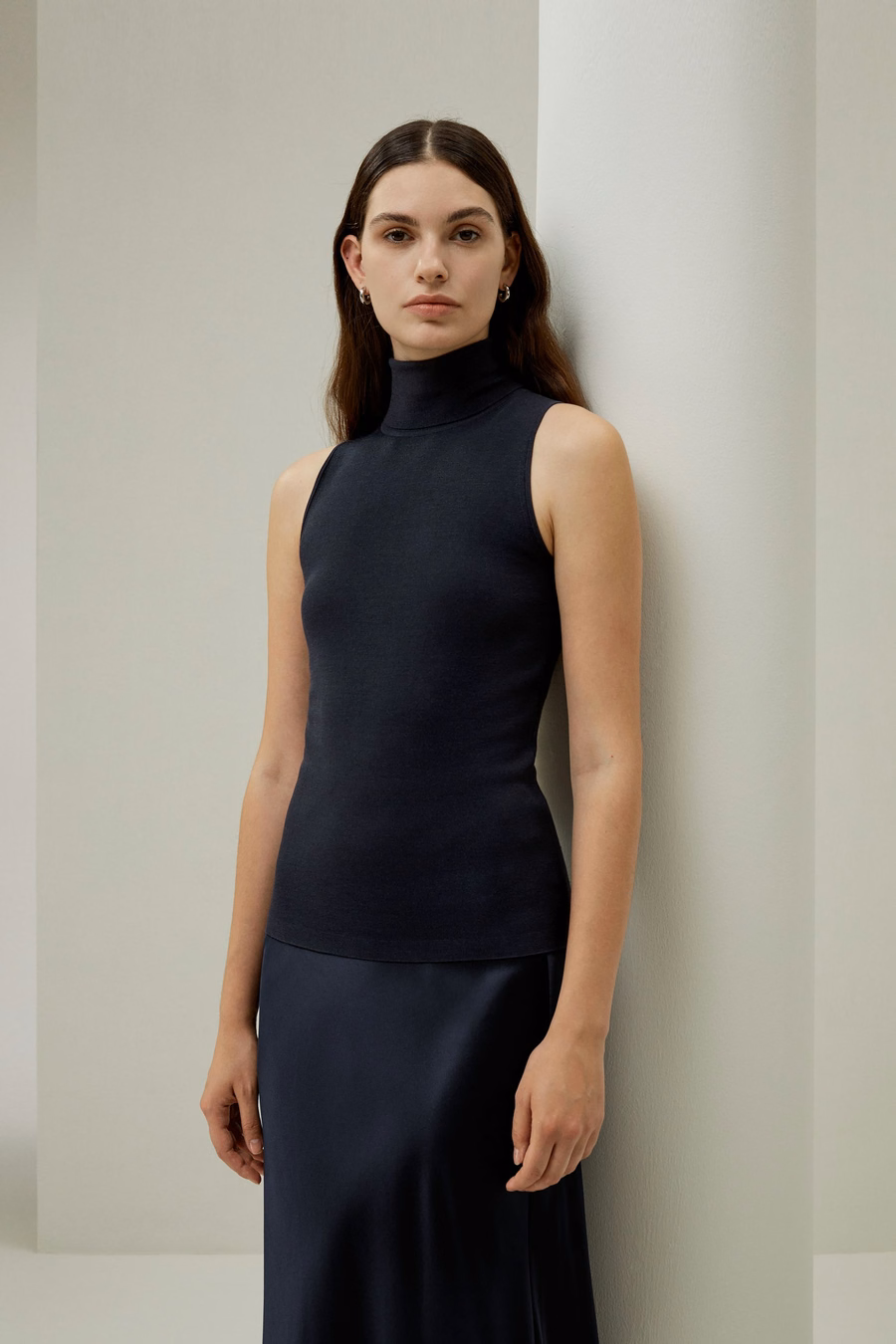 Top Sin Mangas de Cuello Alto Minimalista