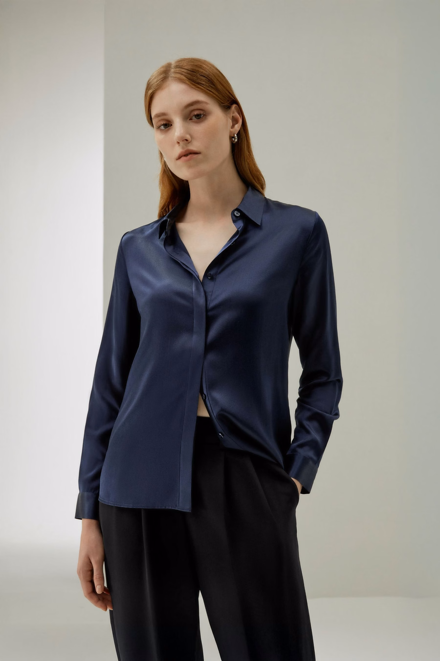 Camisa de Seda con Tapeta Oculta Básica