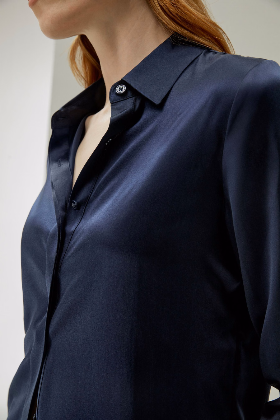 Camisa de Seda con Tapeta Oculta Básica