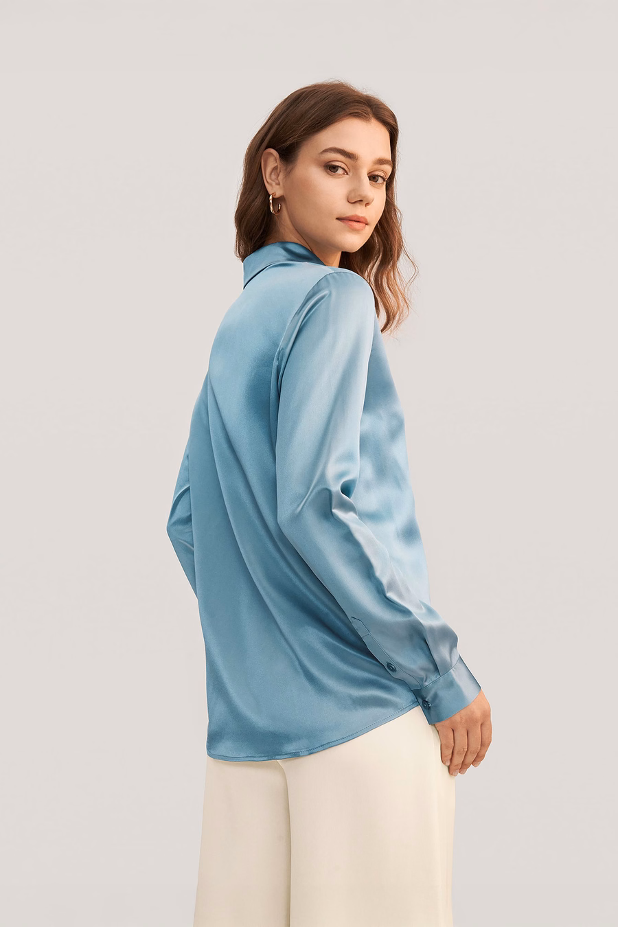 Camisa de Seda con Tapeta Oculta Básica