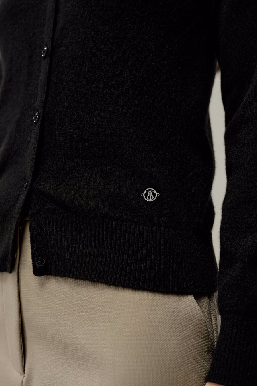 Cardigan ajustado de cuello redondo de cachemira