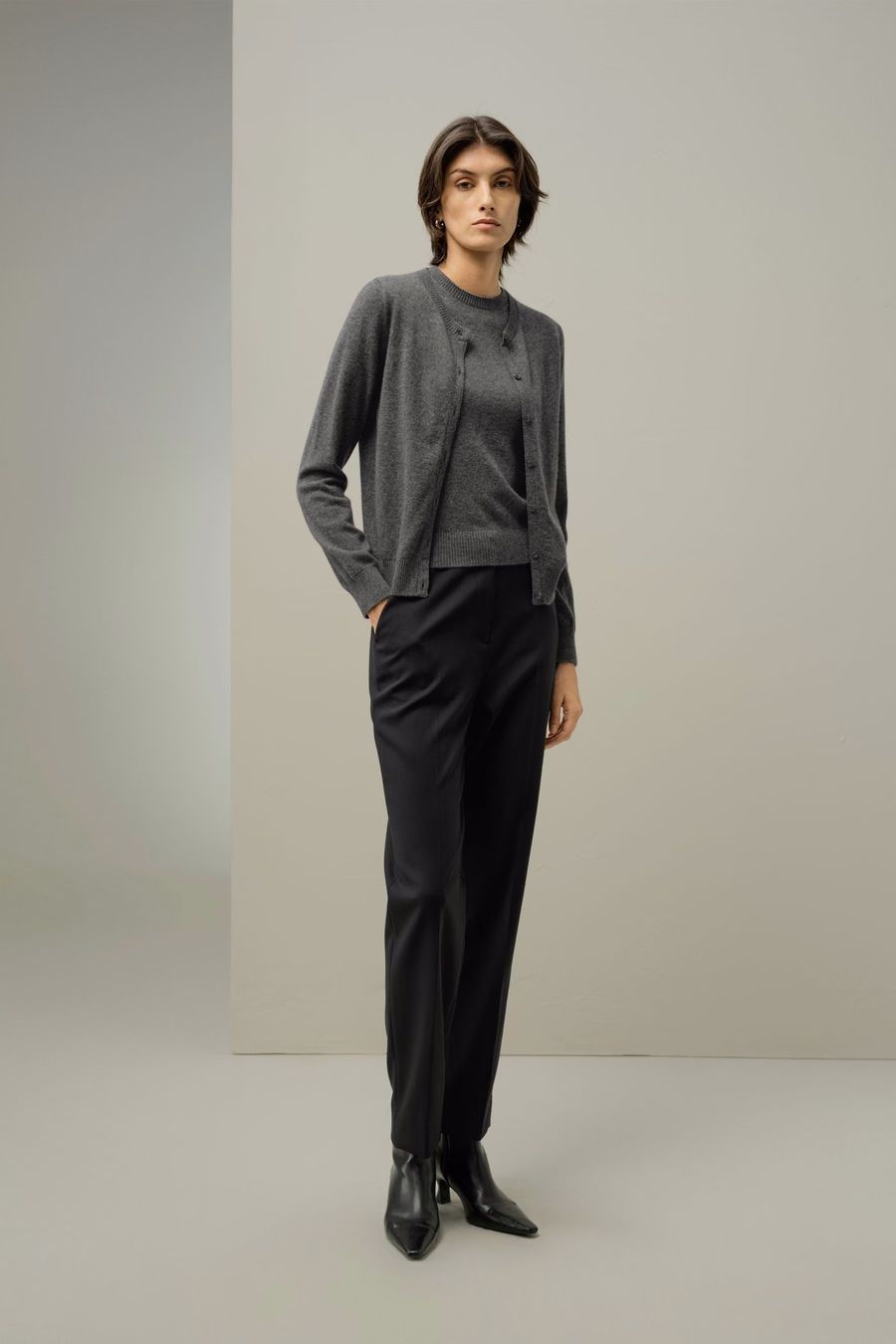 Cardigan ajustado de cuello redondo de cachemira