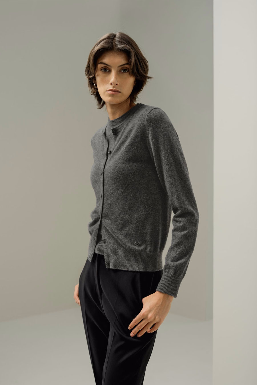 Cardigan ajustado de cuello redondo de cachemira