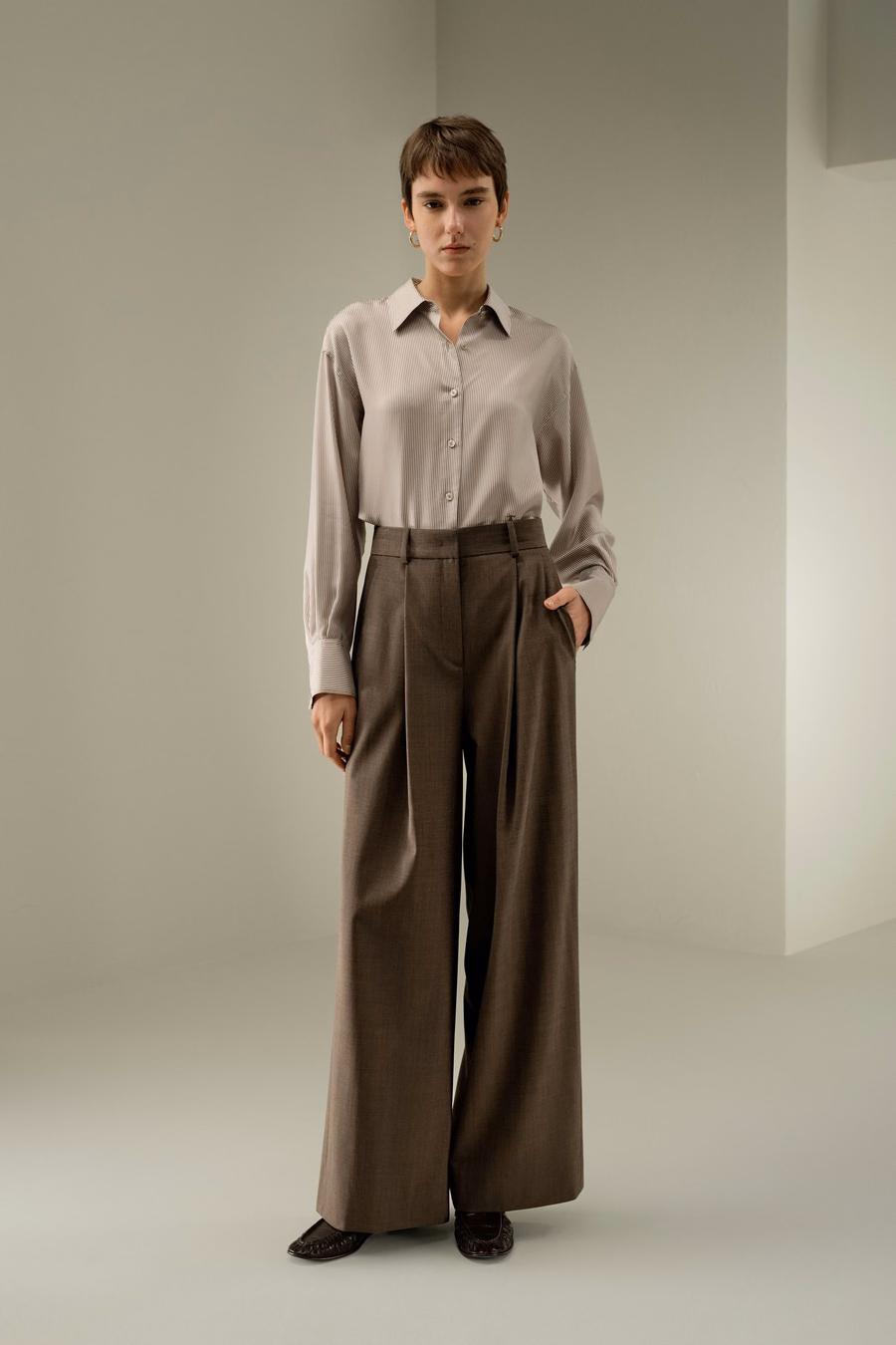 Pantalones de Mezcla de Seda-Lana con Pliegues Frontales