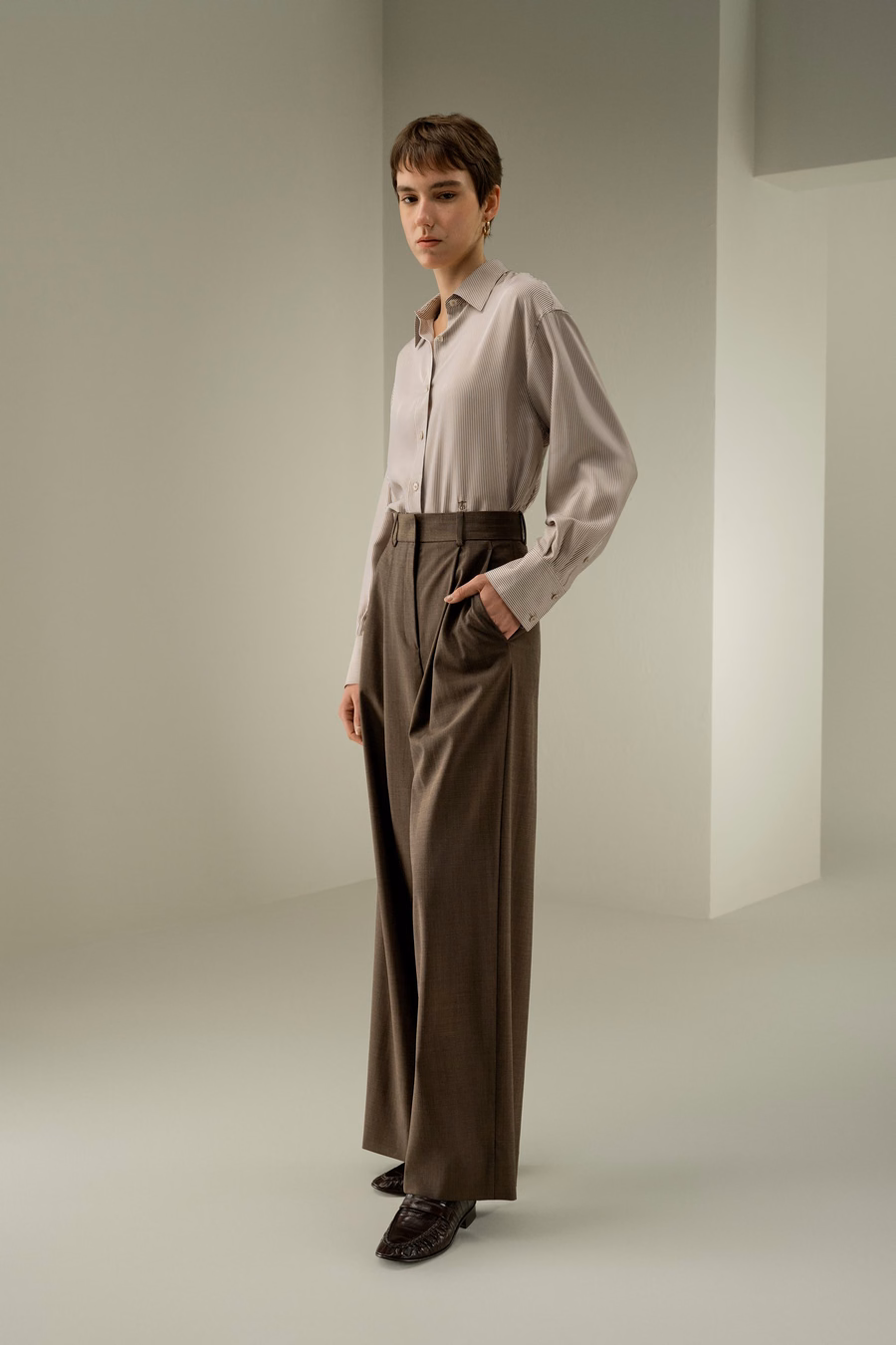 Pantalones de Mezcla de Seda-Lana con Pliegues Frontales