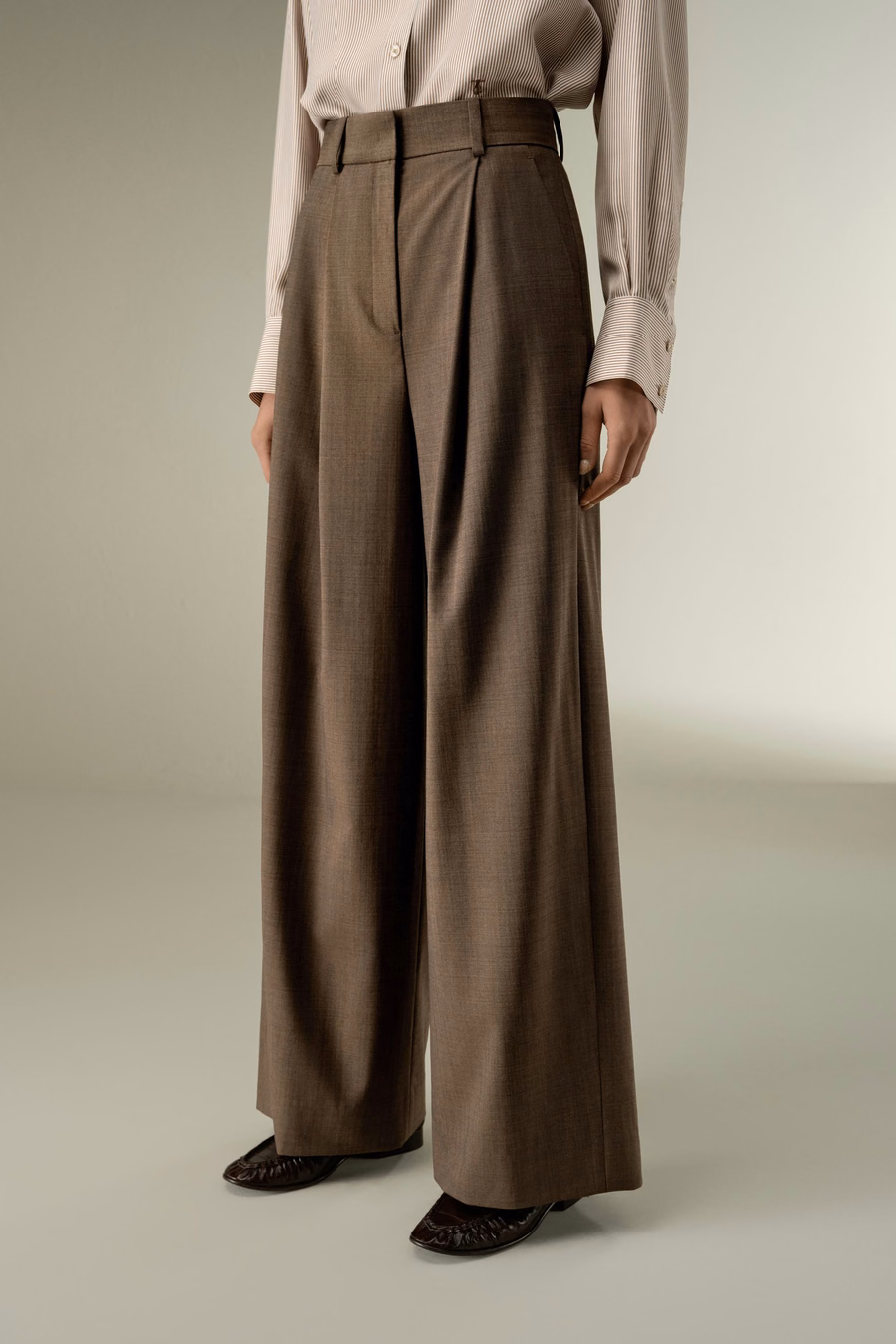 Pantalones de Mezcla de Seda-Lana con Pliegues Frontales