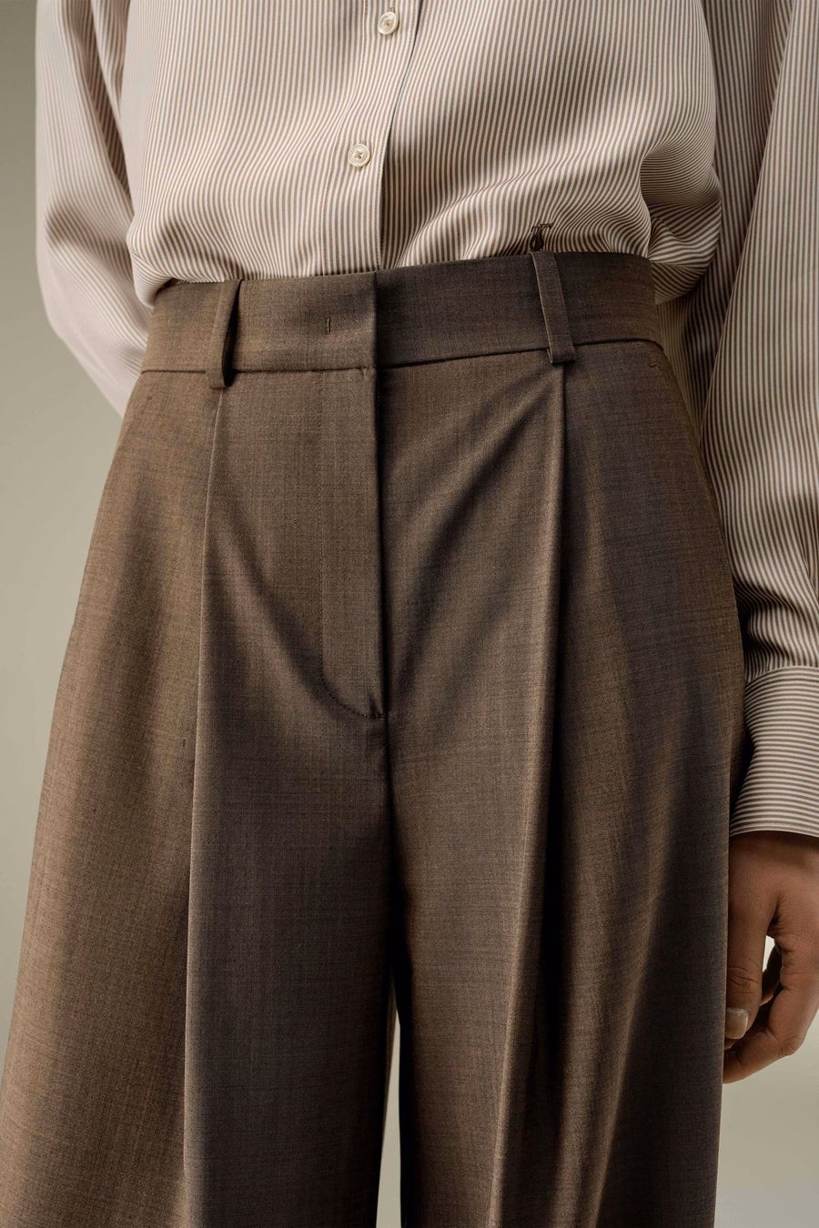 Pantalones de Mezcla de Seda-Lana con Pliegues Frontales