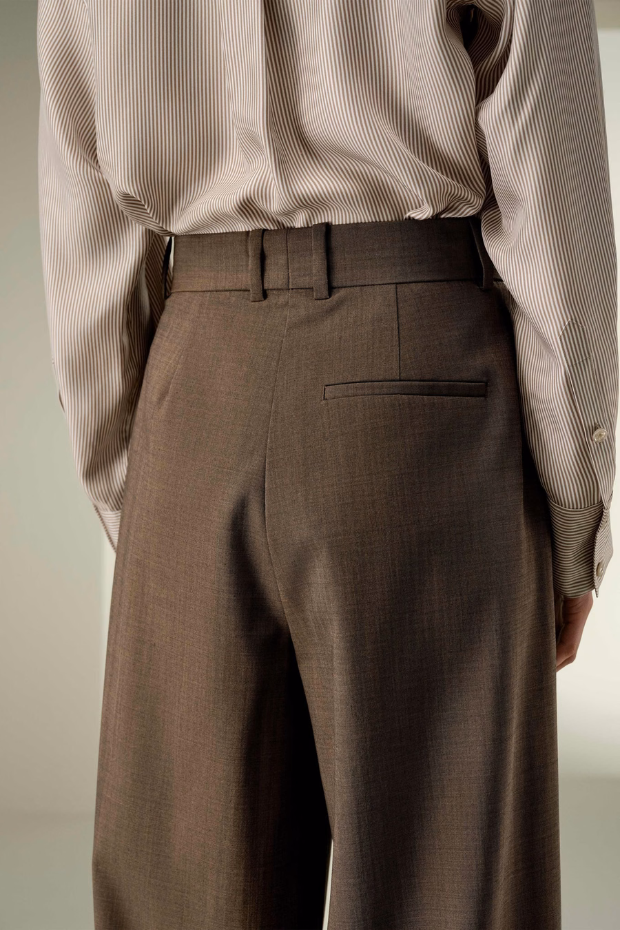 Pantalones de Mezcla de Seda-Lana con Pliegues Frontales