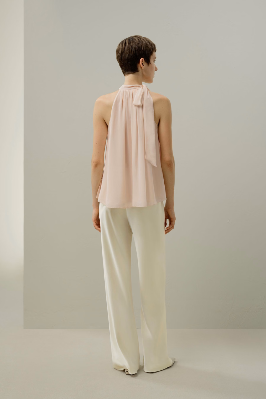 Blusa de georgette con cuello ajustable