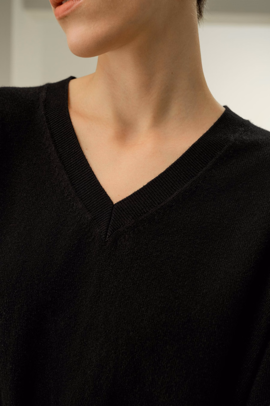 Suéter de bebé de cachemira con cuello en V