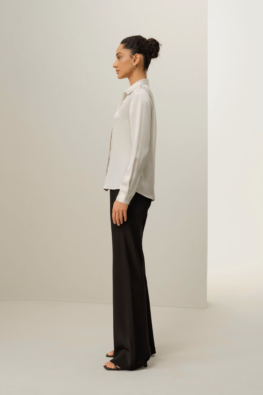 Camisa de Seda con Tapeta Oculta Básica