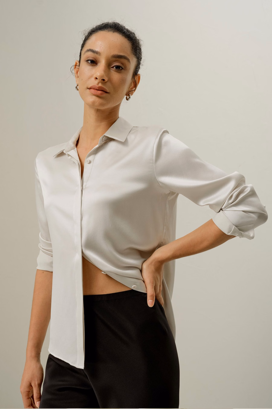Camisa de Seda con Tapeta Oculta Básica