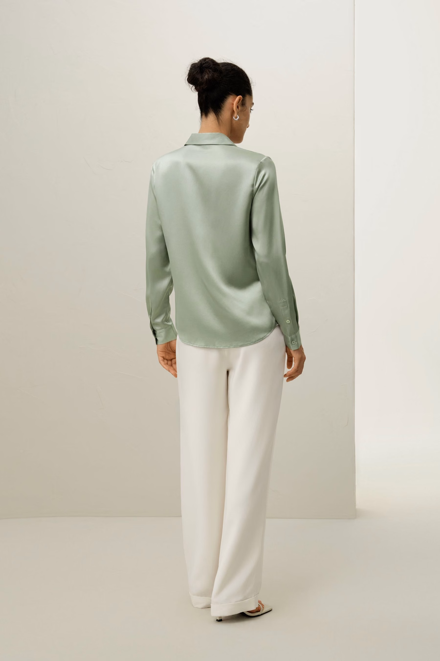 Camisa de Seda con Tapeta Oculta Básica