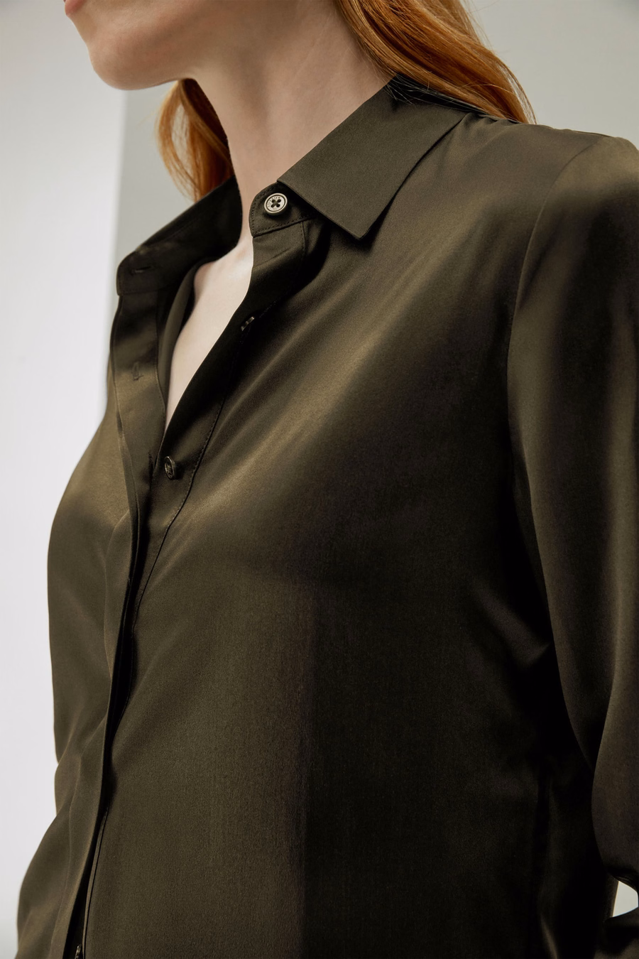 Camisa de Seda con Tapeta Oculta Básica
