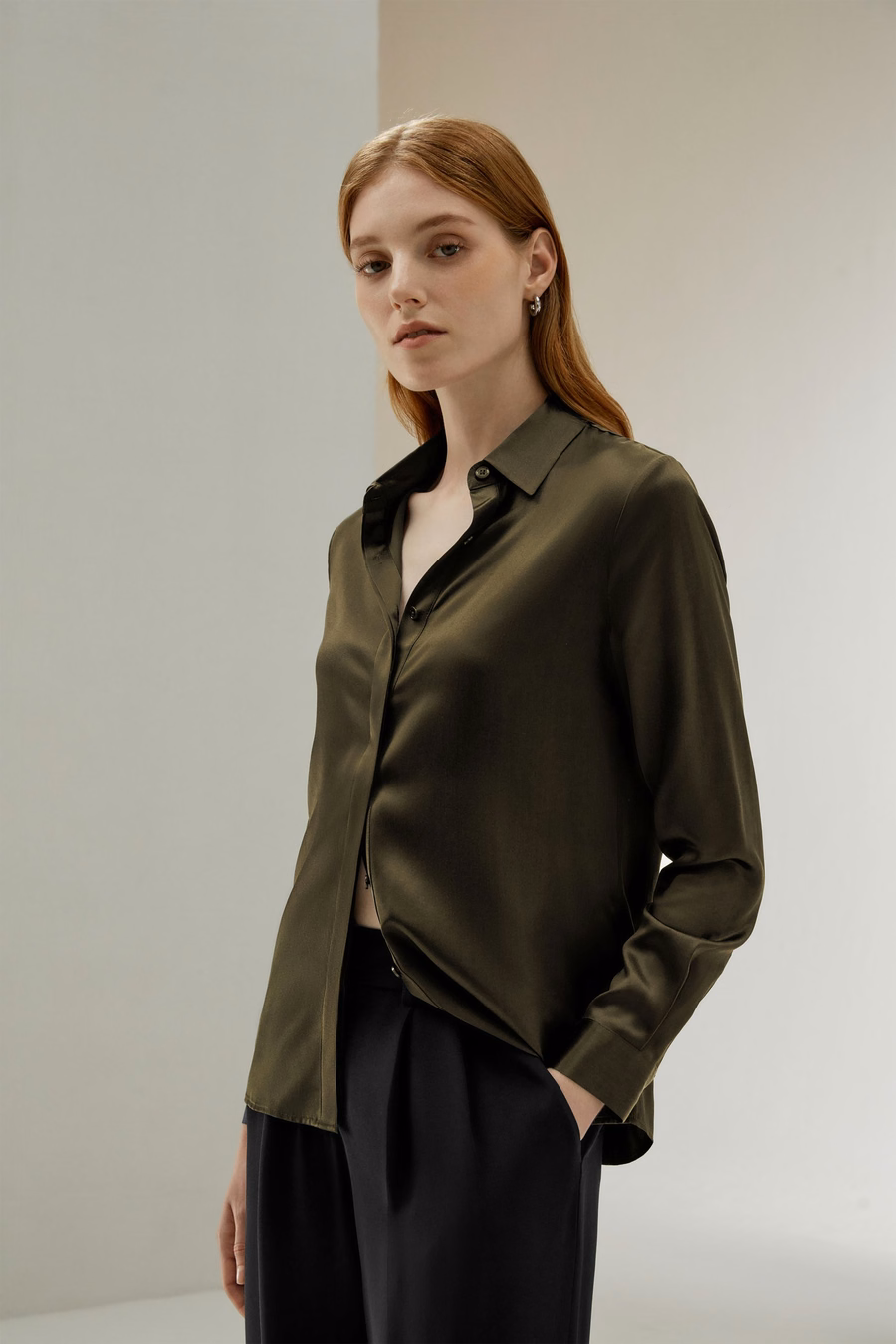 Camisa de Seda con Tapeta Oculta Básica