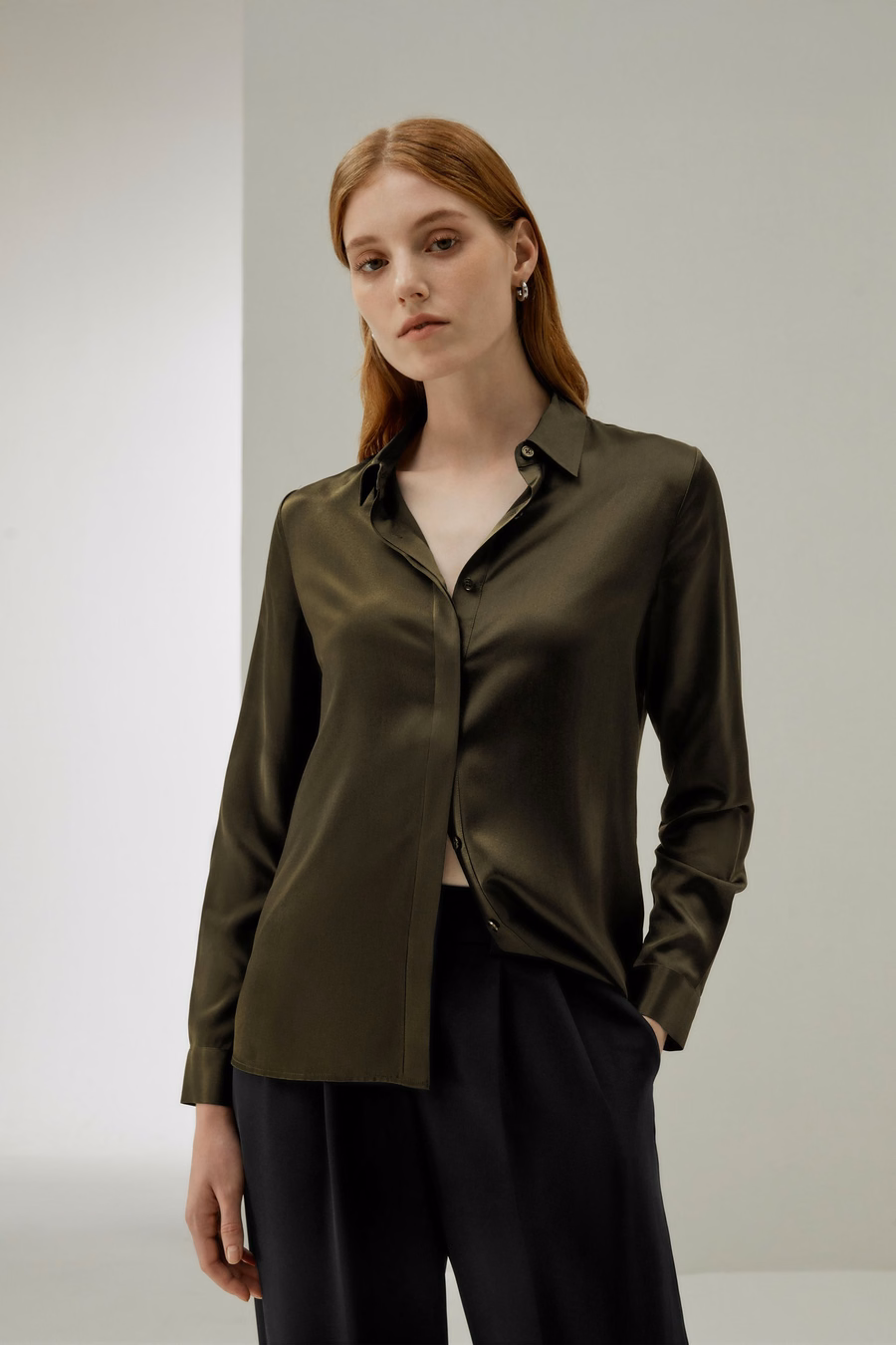 Camisa de Seda con Tapeta Oculta Básica