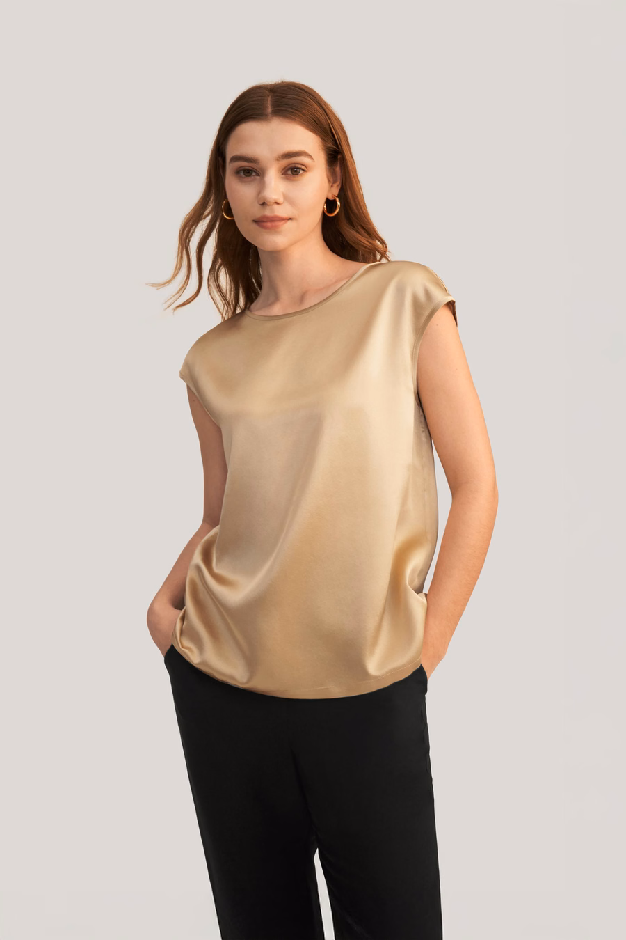 camiseta de seda con mangas básicas