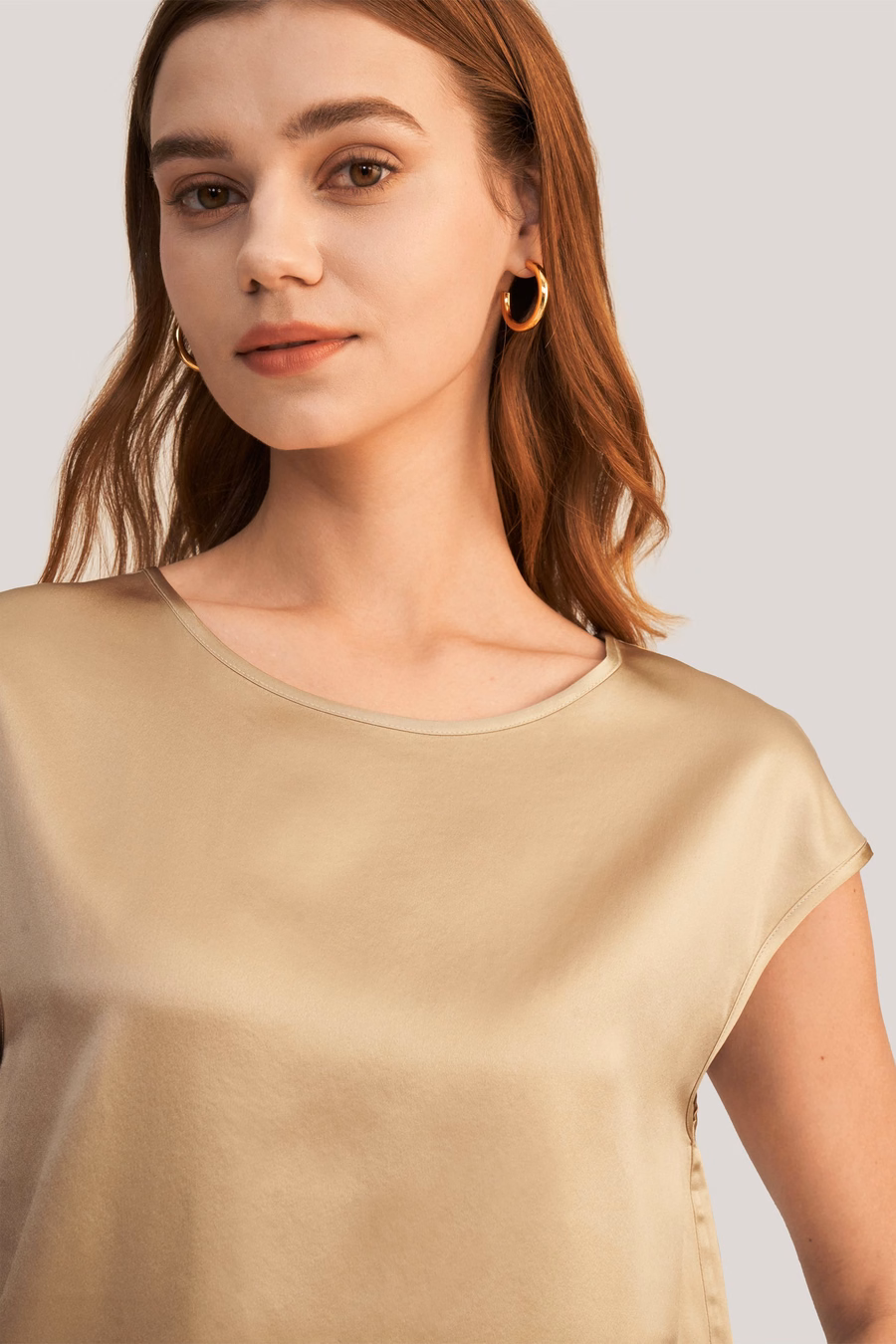 camiseta de seda con mangas básicas