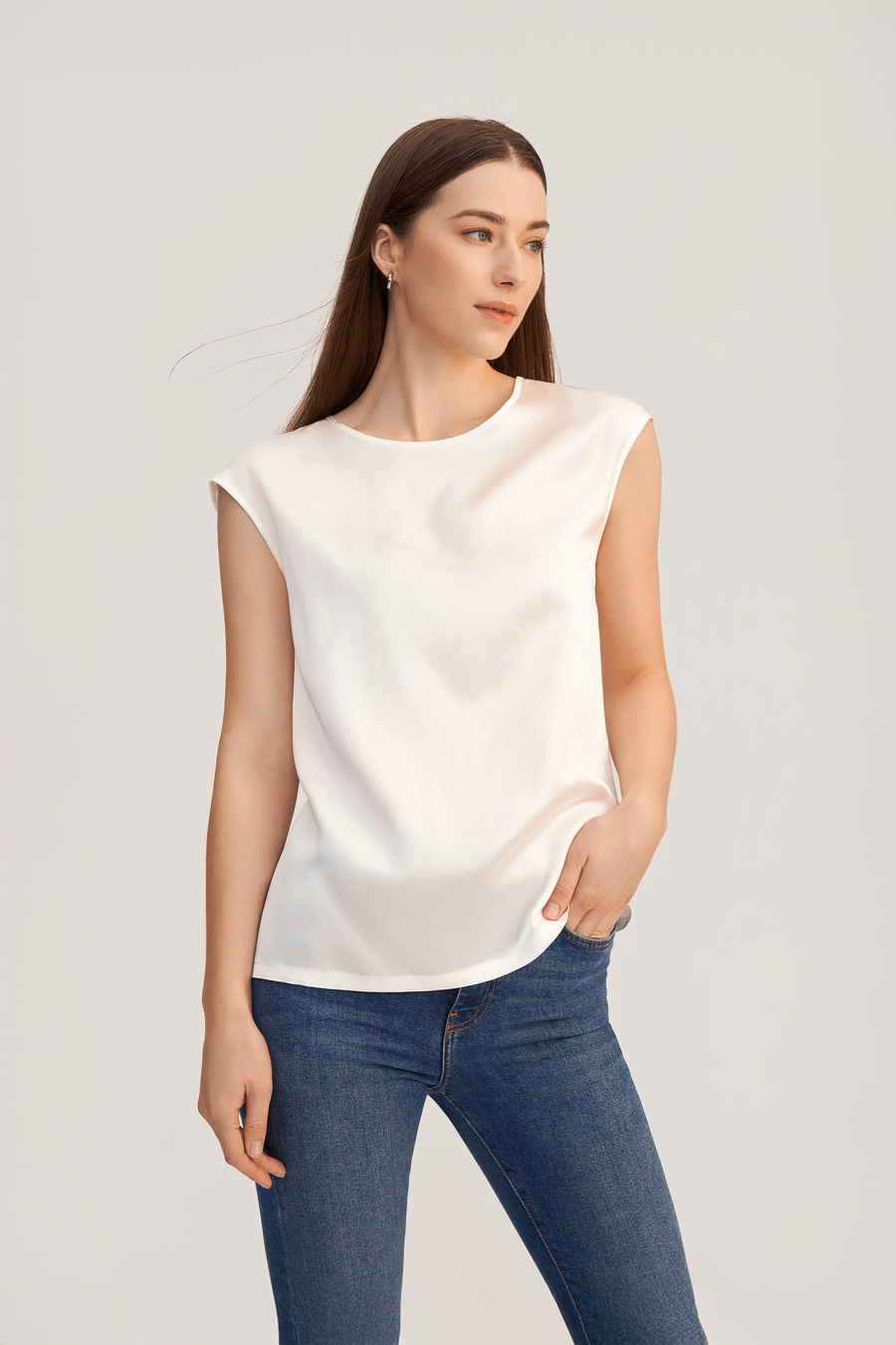 camiseta de seda con mangas básicas