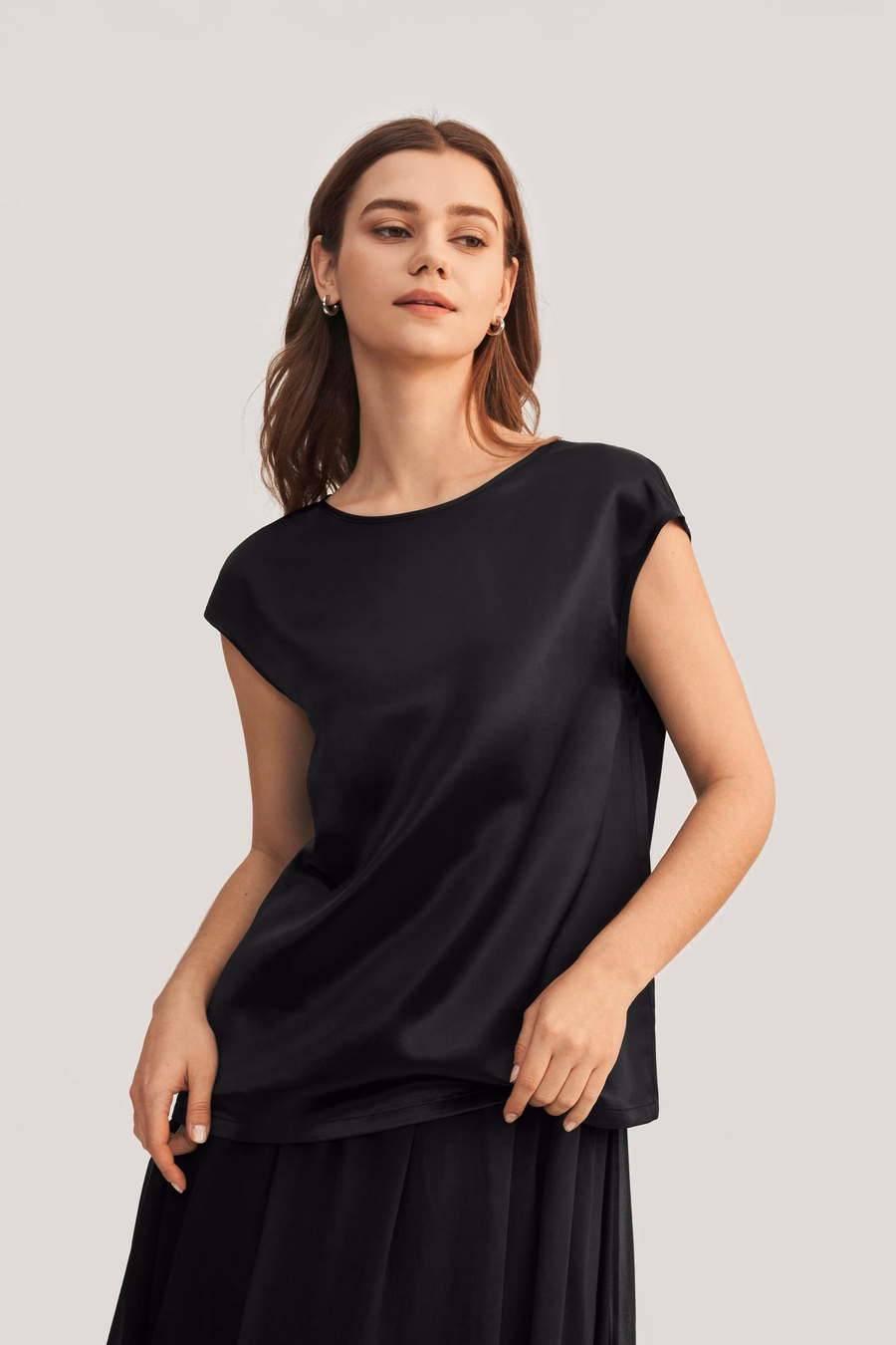 camiseta de seda con mangas básicas
