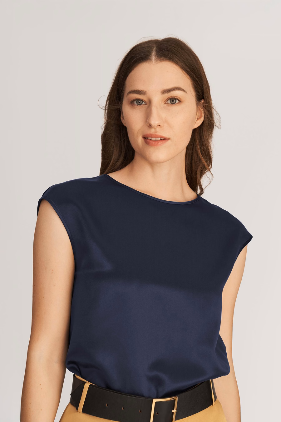 camiseta de seda con mangas básicas