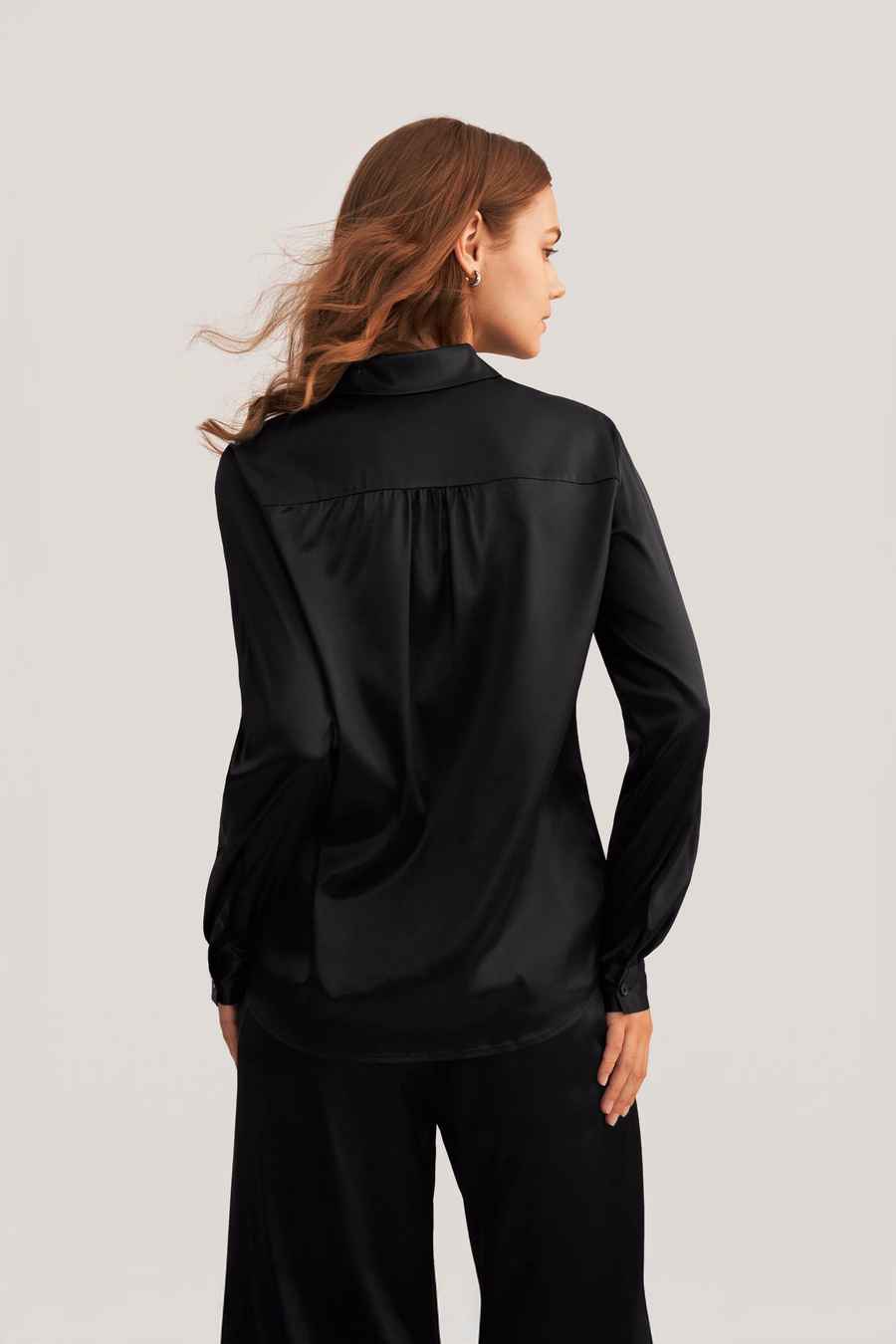 Blusa de Seda con Mangas Largas y Cuello