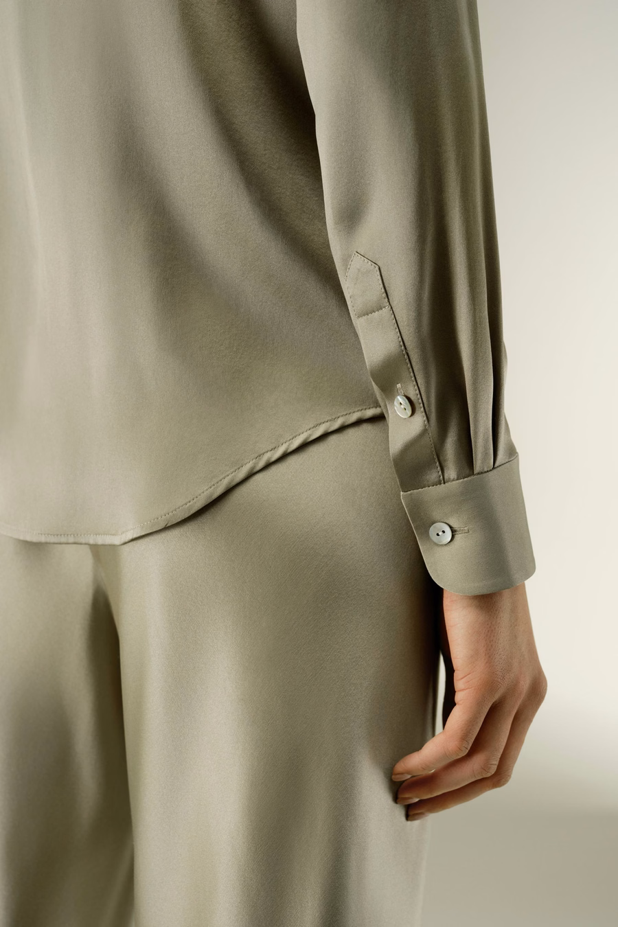 Camisa de Seda Charmeuse Atemporal