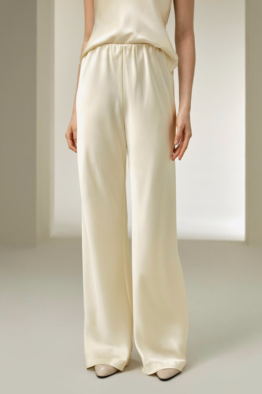 Pantalones de seda cortados al bies