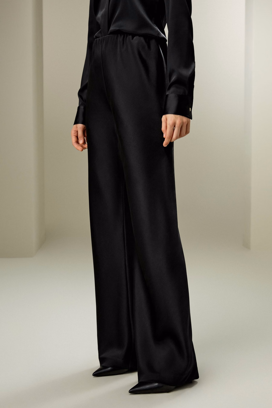 Pantalones de seda cortados al bies