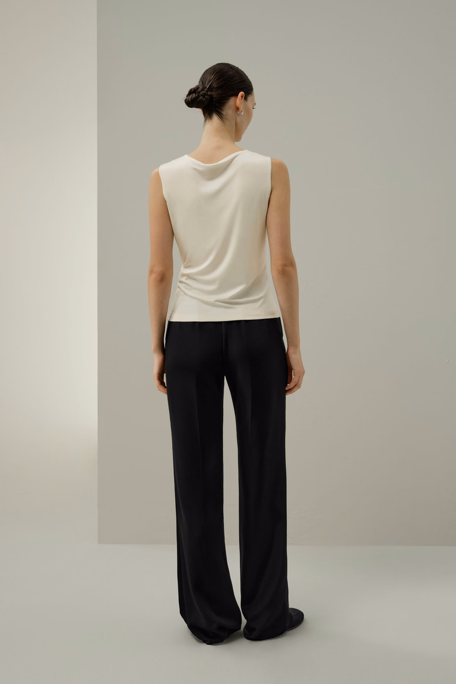 Top Sin Mangas con Cuello de Cowl de Seda Jersey