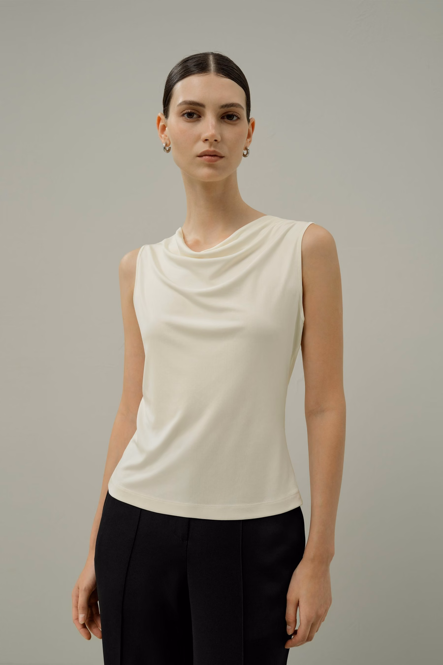 Top Sin Mangas con Cuello de Cowl de Seda Jersey