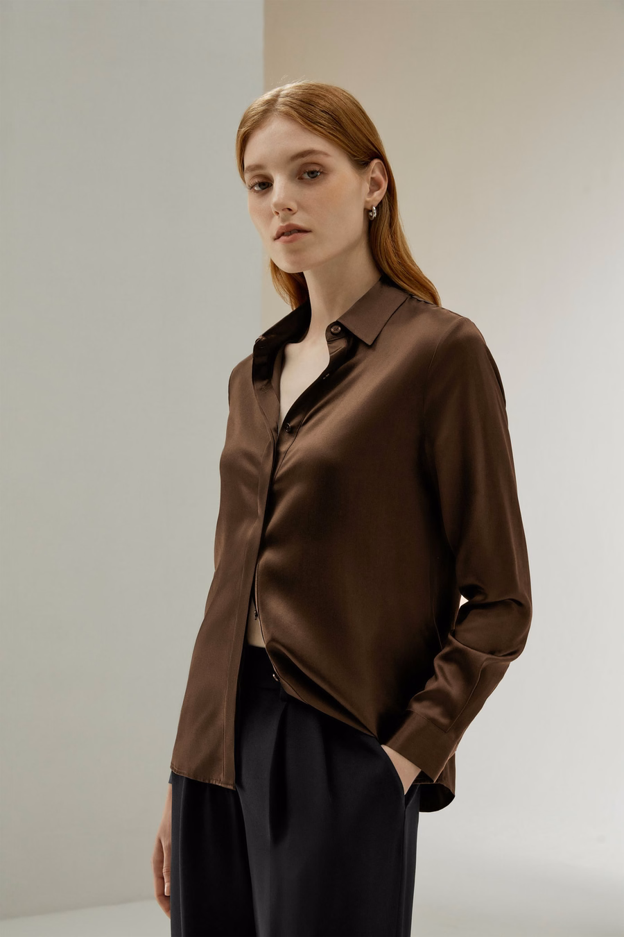 Camisa de Seda con Tapeta Oculta Básica