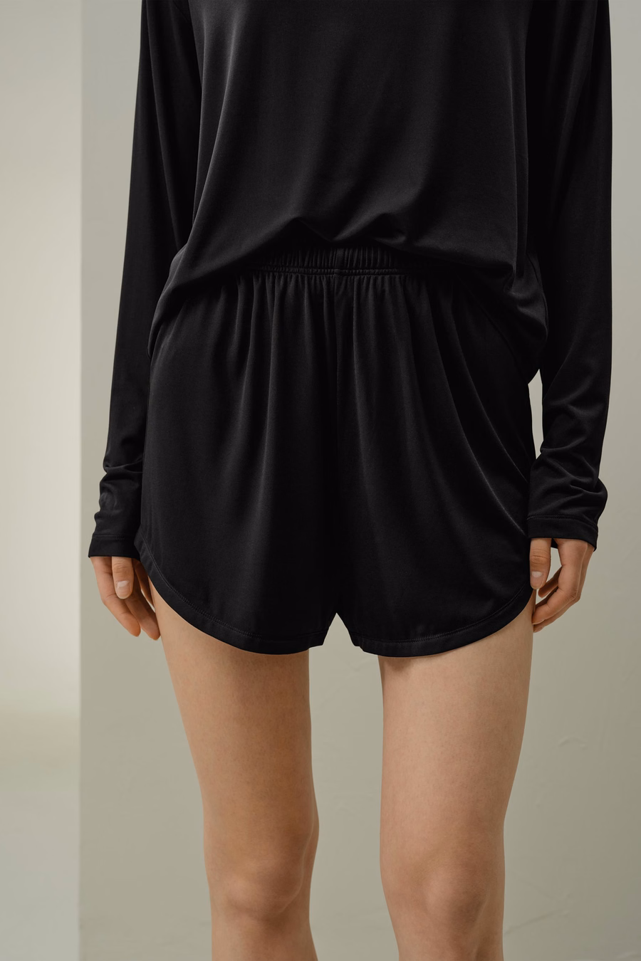 Shorts fluidos de comodidad de jersey de seda Breeze