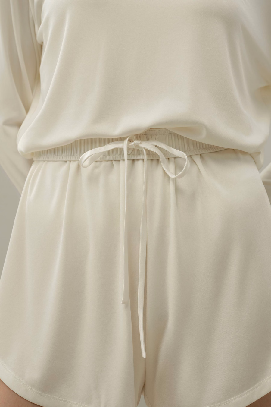 Shorts fluidos de comodidad de jersey de seda Breeze