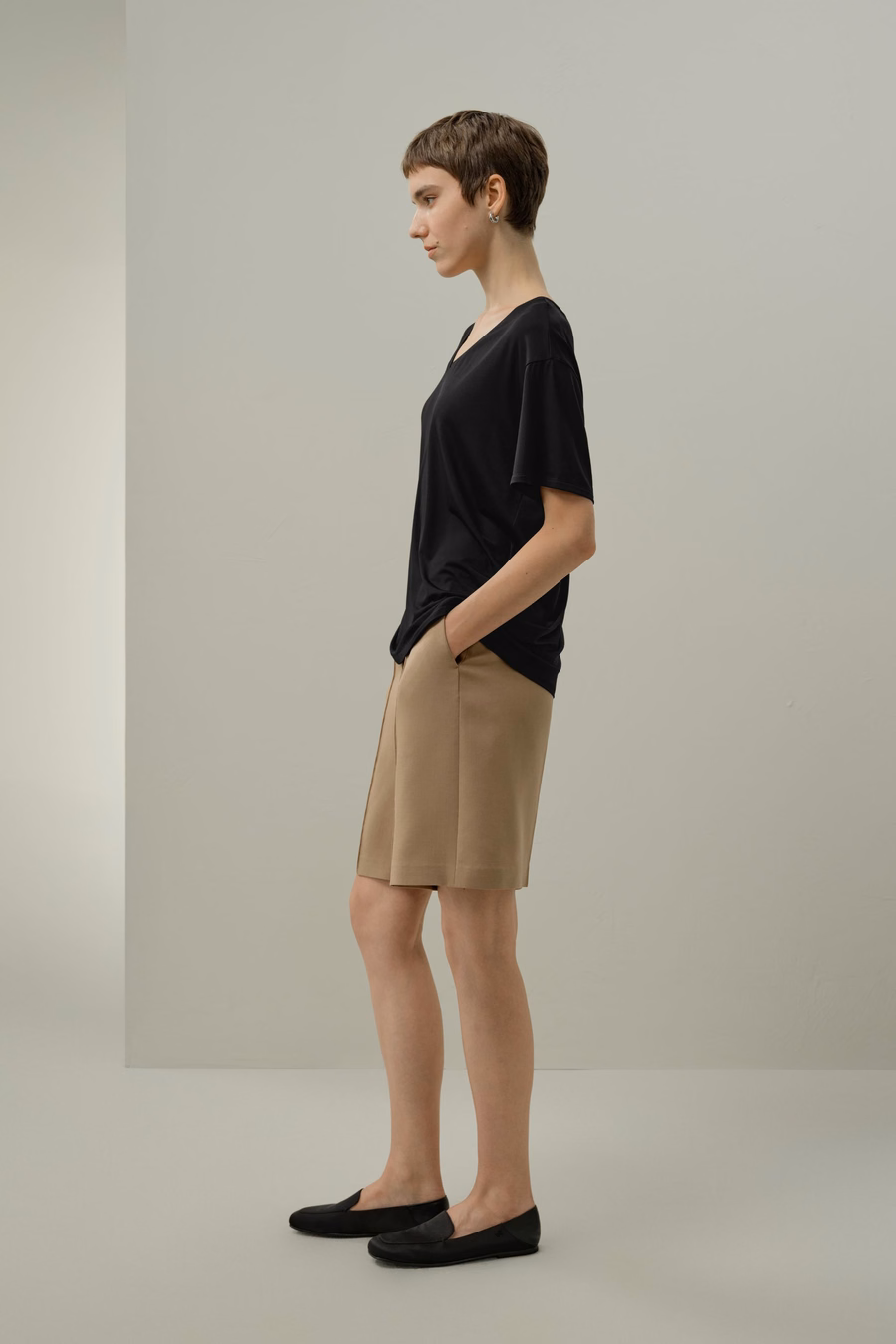 Camisa básica de cuello en V de jersey de seda Breeze