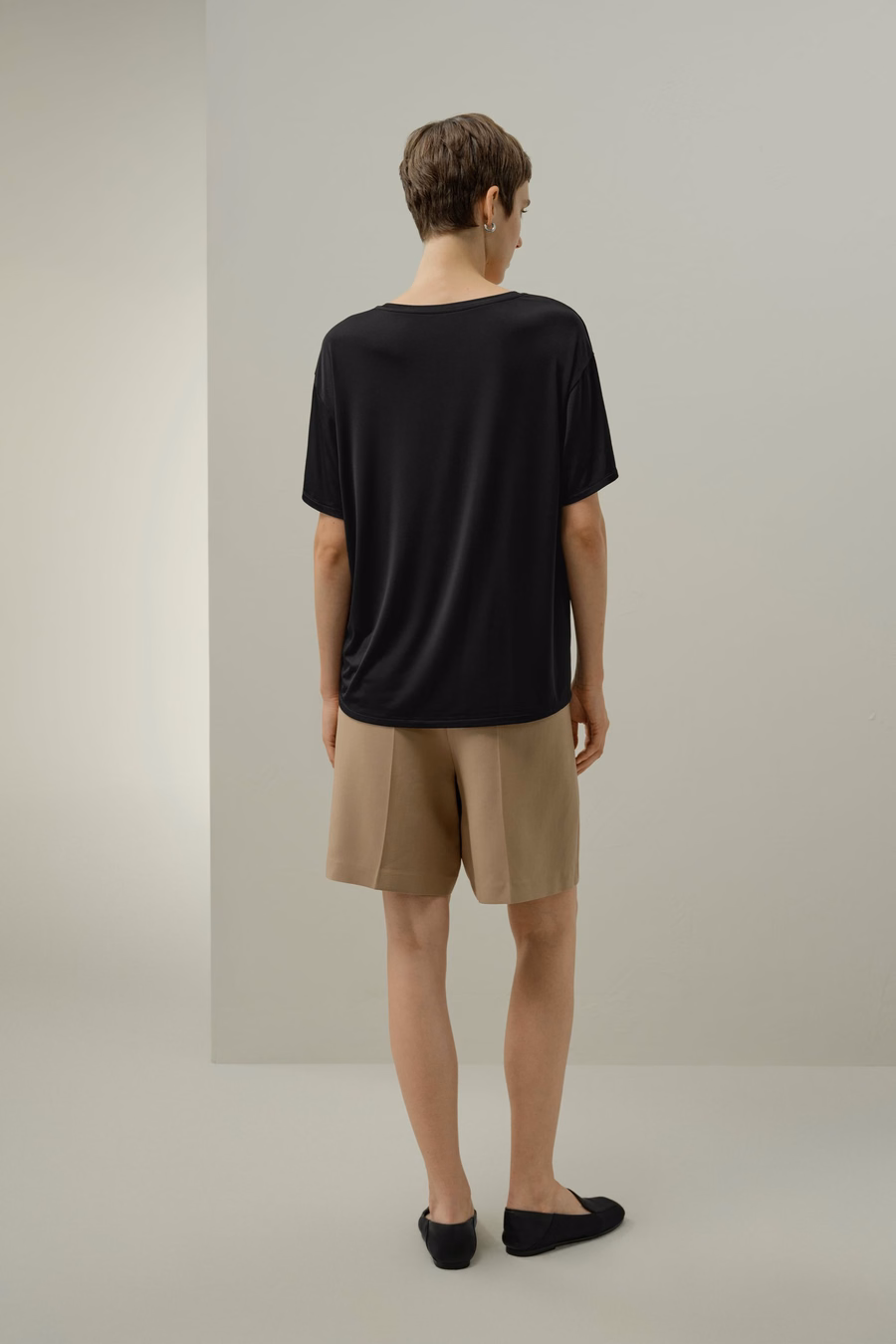 Camisa básica de cuello en V de jersey de seda Breeze