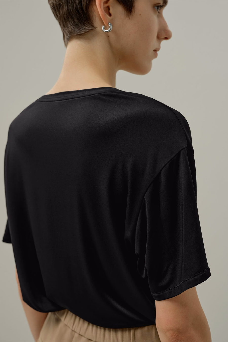 Camisa básica de cuello en V de jersey de seda Breeze