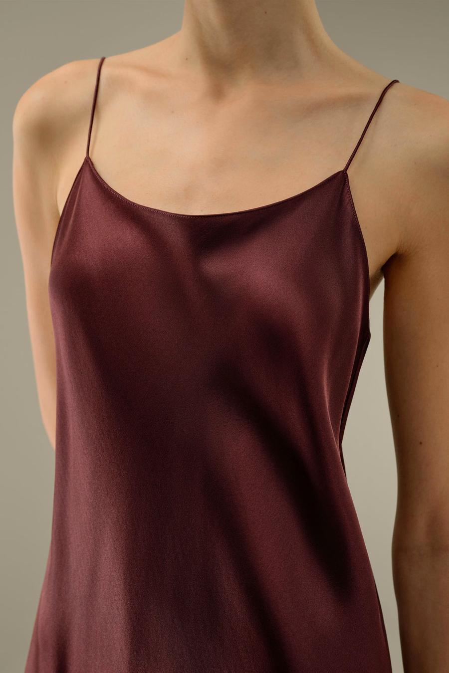 Vestido Mínimo de Escote en U