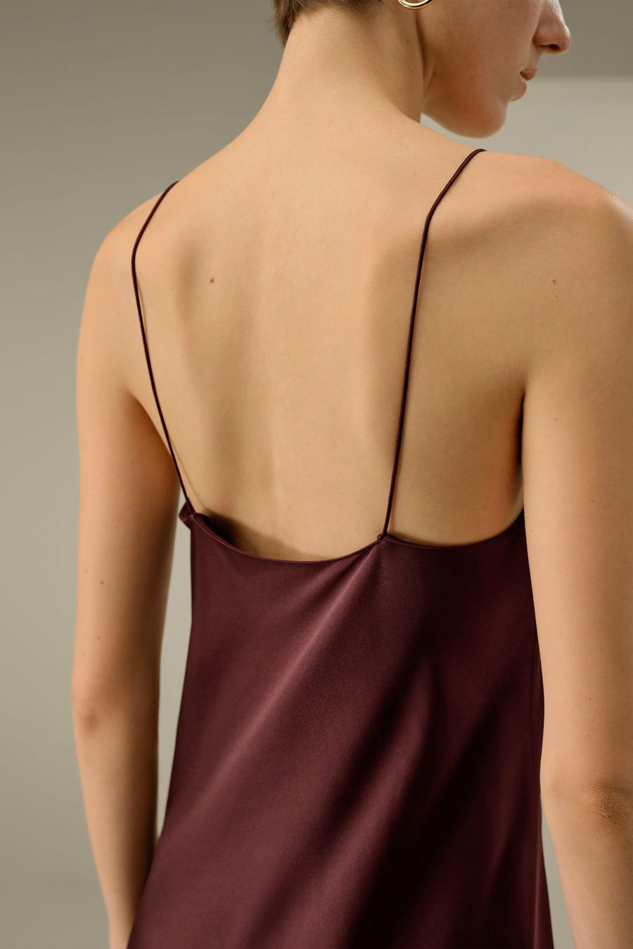 Vestido Mínimo de Escote en U